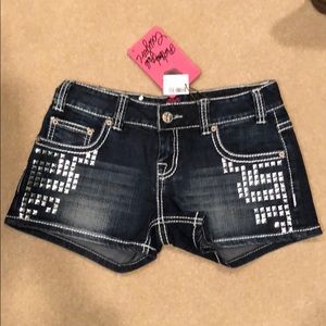 Cute rock and roll cowgirl jean shorts size 26